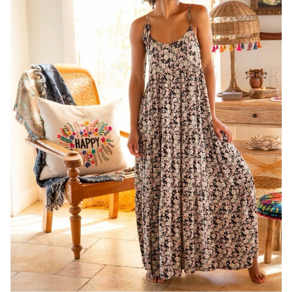 NATURAL LIFE Floral Maxi Dress - Black and White